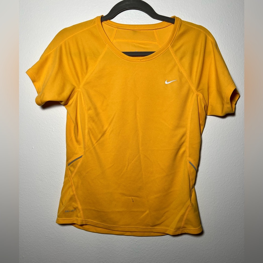 NIKE DRI FIT Short Sleeve Sports Shirt Yellow-Orange color Size Medium